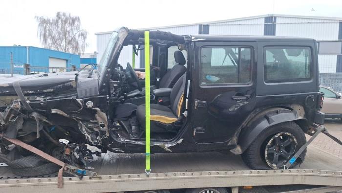 Jeep Wrangler 3.6 V6 24V Skrotfordon (2016, ZWART)