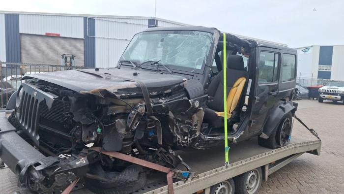 Jeep Wrangler 3.6 V6 24V Skrotfordon (2016, ZWART)