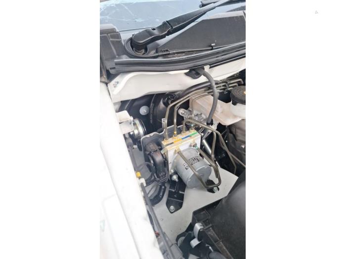 Isuzu D-Max 1.9 DDI 4x4 Épave (2024, Blanc)