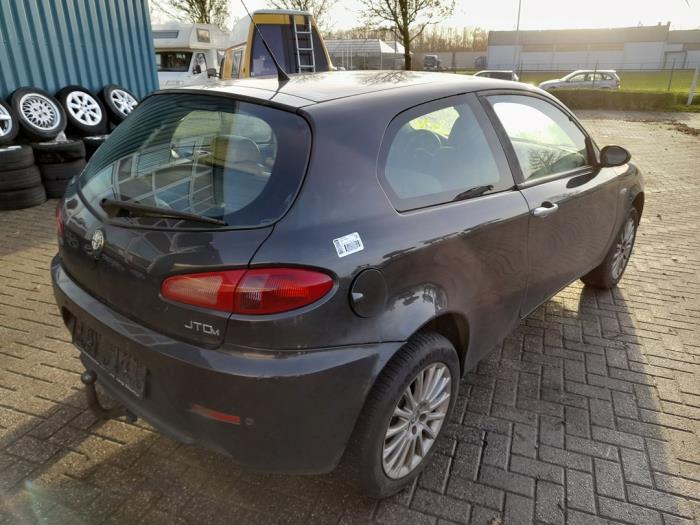 RARE Alfa Romeo 147 Noire au 1/43 de Minichamps