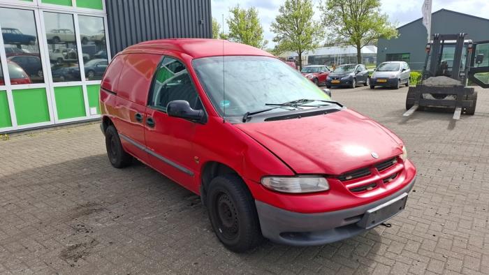 Chrysler Voyager/Grand Voyager 2.4i 16V Vehículo de desguace (1996, Rojo)