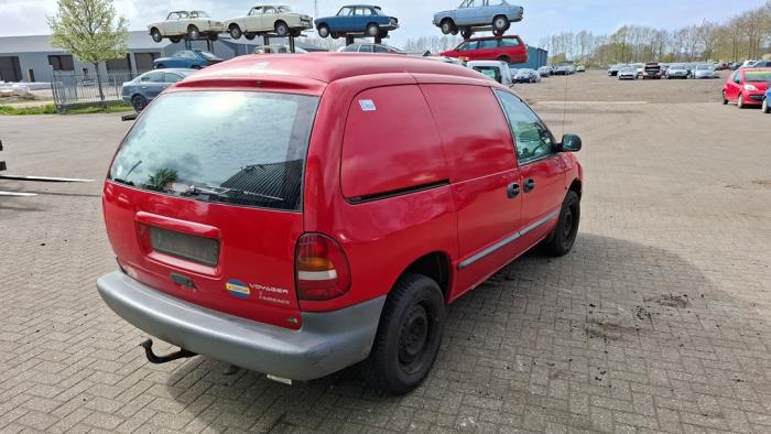 Chrysler Voyager/Grand Voyager 2.4i 16V Vehículo de desguace (1996, Rojo)