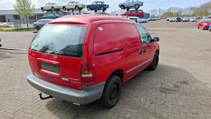 Chrysler Voyager/Grand Voyager 2.4i 16V Vehículo de desguace (1996, Rojo)