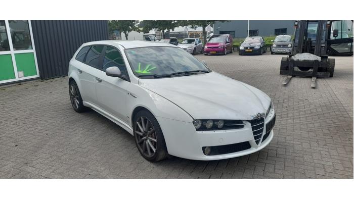 Alfa Romeo 159 Sportwagon 2.0 JTDm 136 16V  (Salvage)