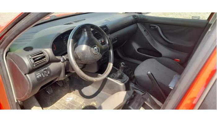 Seat Leon 1.6 16V Vehículo de desguace (2004, Rojo)