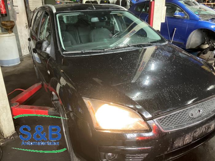 Ford Focus 2 Wagon 1.6 16V Vehículo de desguace (2007, Negro)