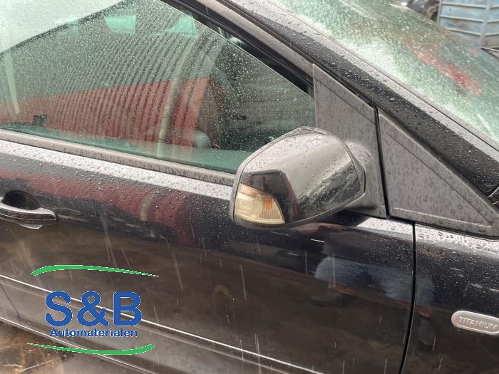 Ford Focus 2 Wagon 1.6 16V Vehículo de desguace (2007, Negro)