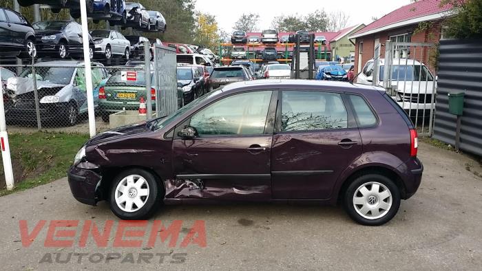 Volkswagen Polo IV 1.4 16V Épave (2002, Violet)