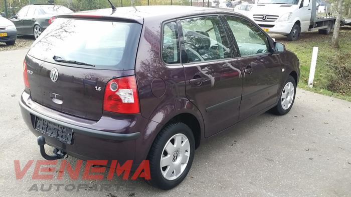 Volkswagen Polo IV 1.4 16V Épave (2002, Violet)