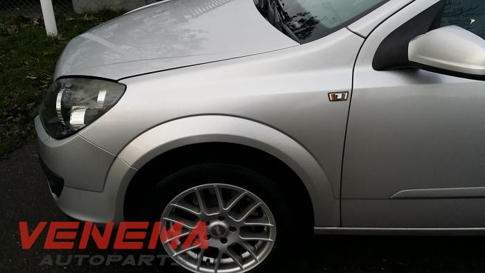 Opel Astra H SW 1.9 CDTi 16V 150 Épave (2006, Métallisé, Gris argenté)