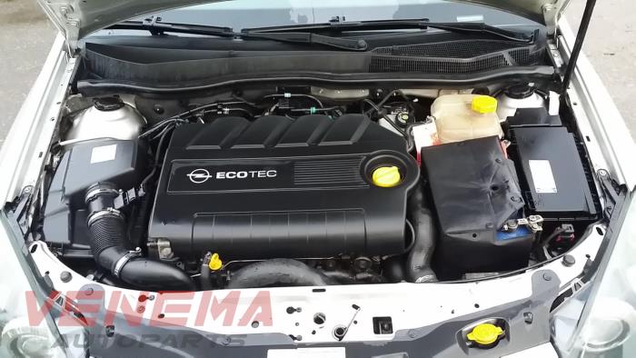Opel Astra H SW 1.9 CDTi 16V 150 Épave (2006, Métallisé, Gris argenté)