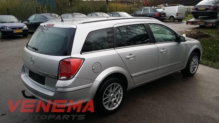 Opel Astra H SW 1.9 CDTi 16V 150 Épave (2006, Métallisé, Gris argenté)