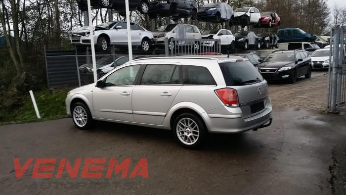 Opel Astra H SW 1.9 CDTi 16V 150 Épave (2006, Métallisé, Gris argenté)