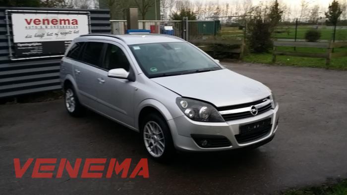 Opel Astra H SW 1.9 CDTi 16V 150 Épave (2006, Métallisé, Gris argenté)