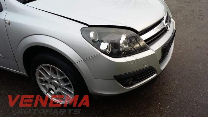Opel Astra H SW 1.9 CDTi 16V 150 Épave (2006, Métallisé, Gris argenté)