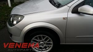 Opel Astra H SW 1.9 CDTi 16V 150 Épave (2006, Métallisé, Gris argenté)