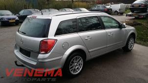 Opel Astra H SW 1.9 CDTi 16V 150 Épave (2006, Métallisé, Gris argenté)