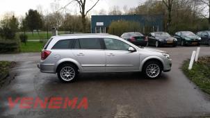 Opel Astra H SW 1.9 CDTi 16V 150 Épave (2006, Métallisé, Gris argenté)