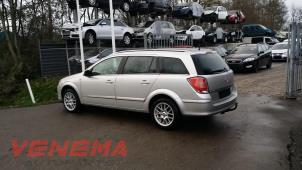 Opel Astra H SW 1.9 CDTi 16V 150 Épave (2006, Métallisé, Gris argenté)