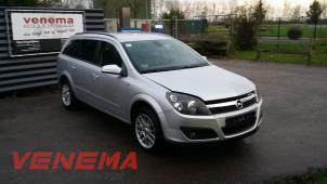 Opel Astra H SW 1.9 CDTi 16V 150 Épave (2006, Métallisé, Gris argenté)