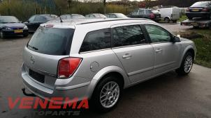 Opel Astra H SW 1.9 CDTi 16V 150 Épave (2006, Métallisé, Gris argenté)