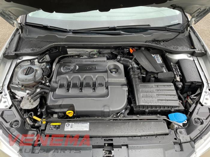 Seat Leon ST 2.0 TDI 16V Samochód złomowany (2015, Metalik, Srebrnoszary)