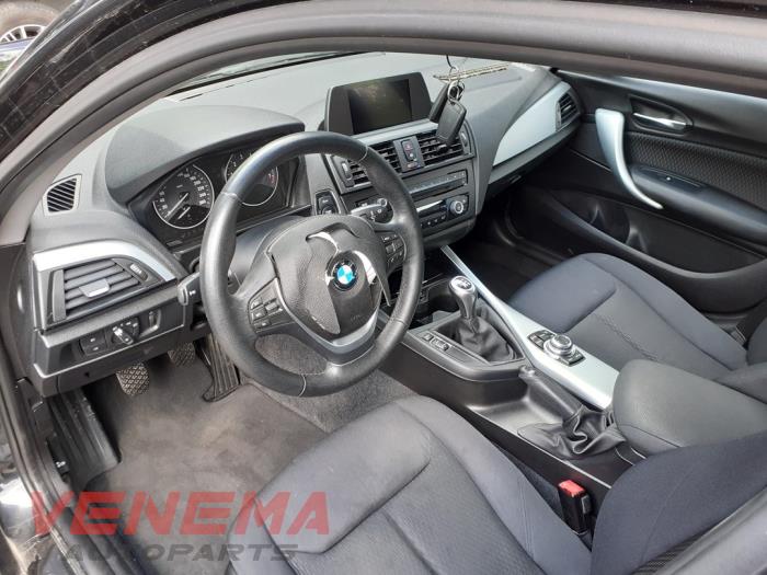 BMW 1 serie 118i 1.6 16V Schrottauto (2013, Metallic, Schwarz)
