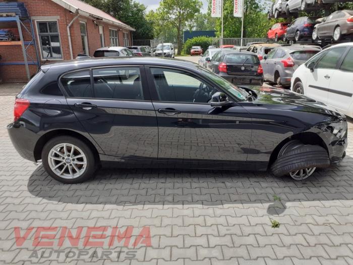 BMW 1 serie 118i 1.6 16V Schrottauto (2013, Metallic, Schwarz)