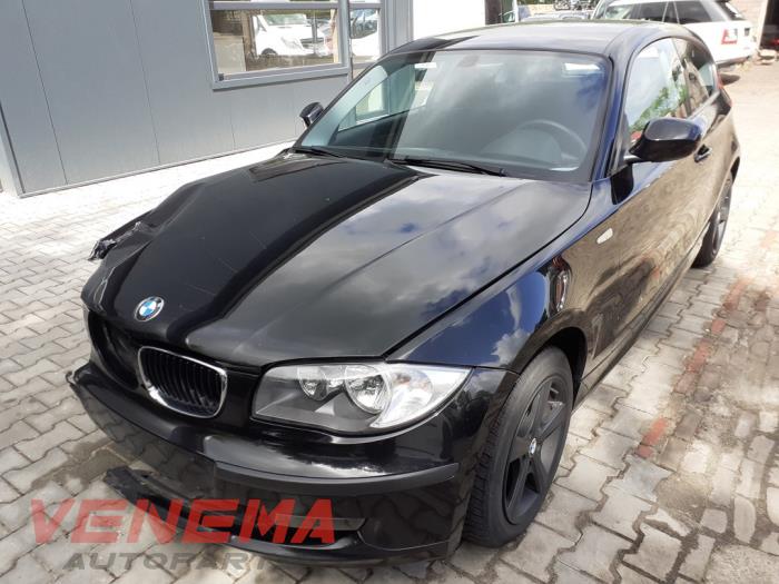 BMW 1 serie 116i 2.0 16V Salvage vehicle (2011, Black)