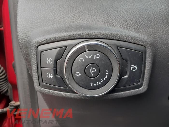 Ford Ka+ 1.2 Ti-VCT Épave (2018, Métallisé, Rouge)