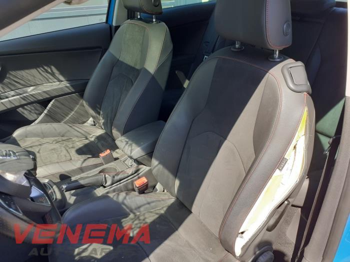 Seat Leon SC 2.0 TDI FR 16V Salvage vehicle (2015, Metallic, Blue, Black)