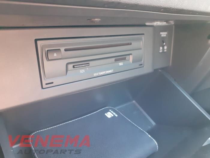 Seat Leon SC 2.0 TDI FR 16V Samochód złomowany (2015, Metalik, Niebieski, Czarny)