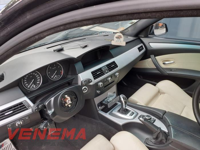 BMW 5 serie 530d 24V Schrottauto (2009, Schwarz) Venema Autoparts