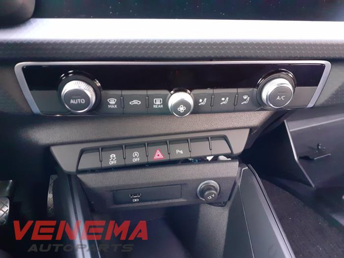 Audi A1 Sportback 1.0 25 TFSI 12V Vehículo de desguace (2020, Metálico, Negro)