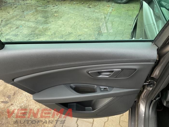 Seat Leon ST 1.4 TSI 16V Schrottauto (2017, Metallic, Braun)