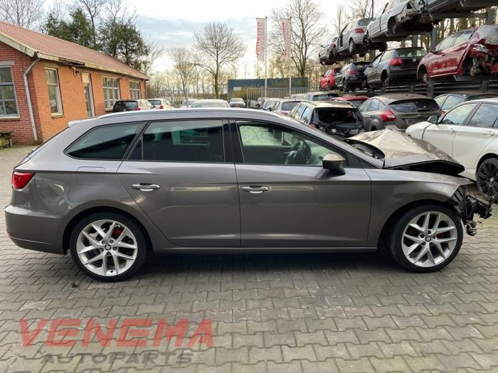 Seat Leon ST 1.4 TSI 16V Schrottauto (2017, Metallic, Braun)