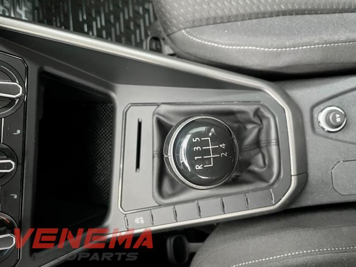 Volkswagen Polo VI 1.0 TSI 12V Schrottauto (2019, Metallic, Braun) 