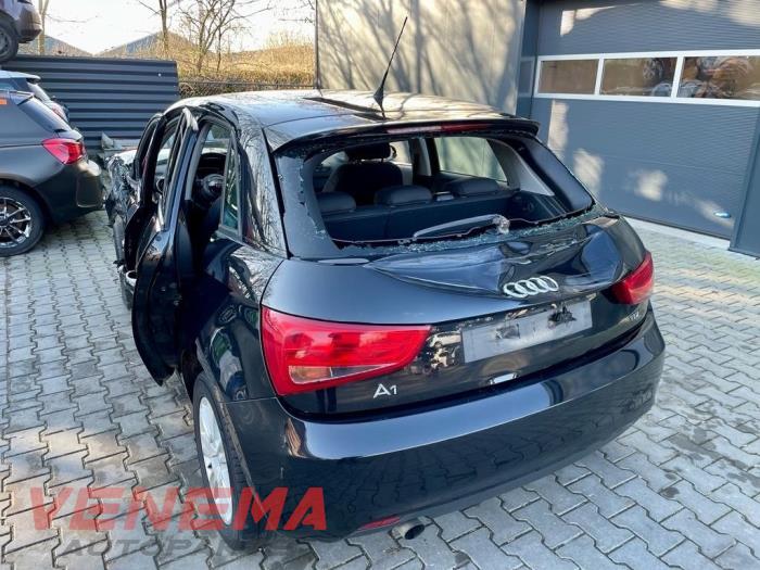 Audi A1 Sportback 1.6 TDI 16V Épave (2014, Métallisé, Noir)
