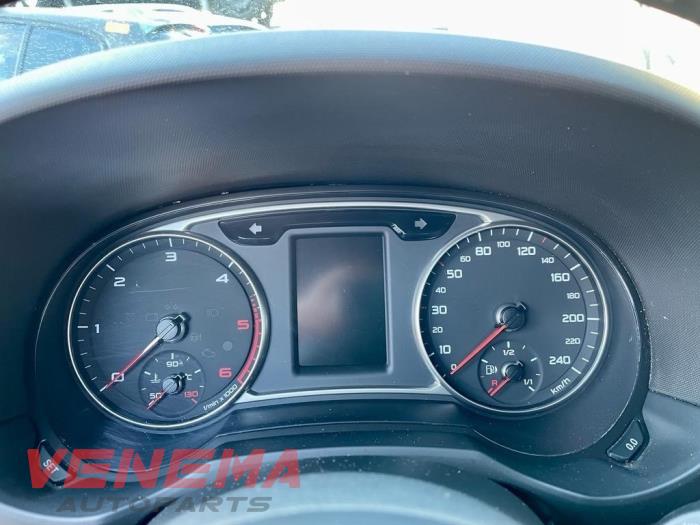 Audi A1 Sportback 1.6 TDI 16V Épave (2014, Métallisé, Noir)