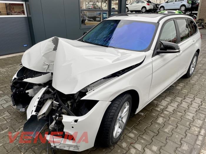 BMW 3 serie Touring 320d 2.0 16V Samochód złomowany (2014, Metalik, Bialy)
