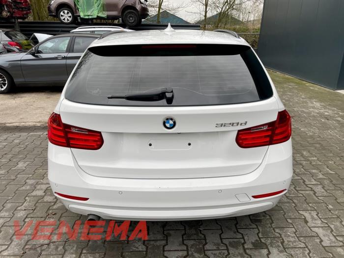 BMW 3 serie Touring 320d 2.0 16V Samochód złomowany (2014, Metalik, Bialy)
