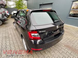 Skoda Fabia III 1.0 TSI 12V Épave (2019, Métallisé, Noir)