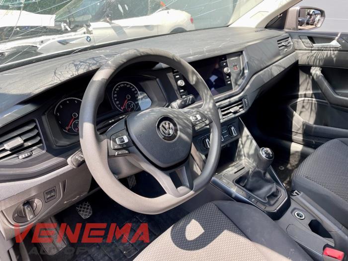 Volkswagen Polo VI 1.0 MPI 12V Samochód złomowany (2021, Metalik, Ciemny, Mysi, Szary)