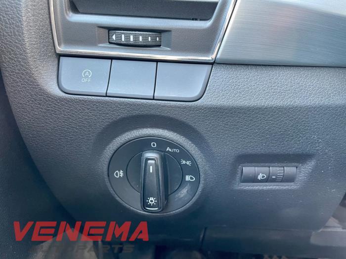 Skoda Fabia III Combi 1.0 TSI 12V Samochód złomowany (2018, Metalik, Szary)