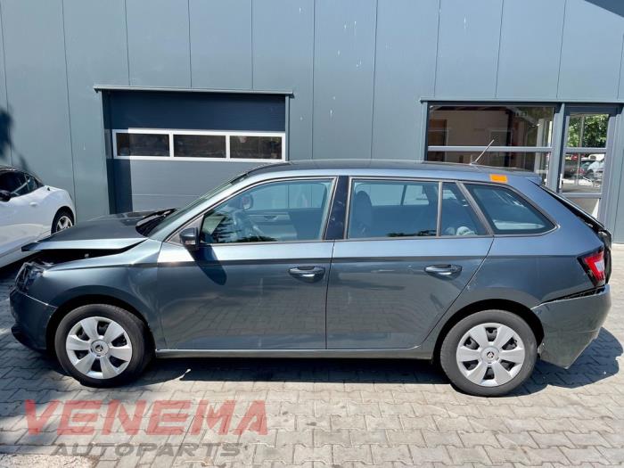 Skoda Fabia III Combi 1.0 TSI 12V Samochód złomowany (2018, Metalik, Szary)
