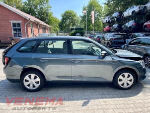 Skoda Fabia III Combi 1.0 TSI 12V Samochód złomowany (2018, Metalik, Szary)