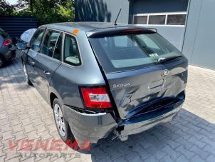 Skoda Fabia III Combi 1.0 TSI 12V Samochód złomowany (2018, Metalik, Szary)