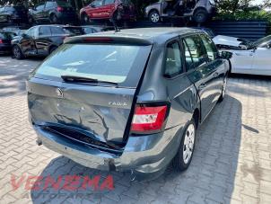 Skoda Fabia III Combi 1.0 TSI 12V Samochód złomowany (2018, Metalik, Szary)