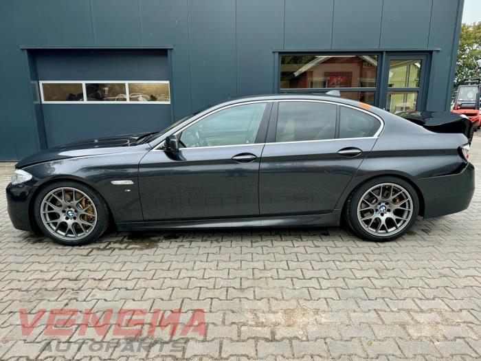 BMW 5 serie 550i V8 32V TwinPower Turbo Vehículo de desguace (2010, Metálico, Gris)
