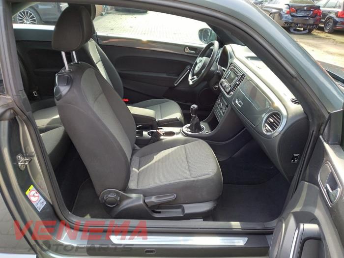 Volkswagen Beetle 1.6 TDI 16V Épave (2012, Métallisé, Gris)